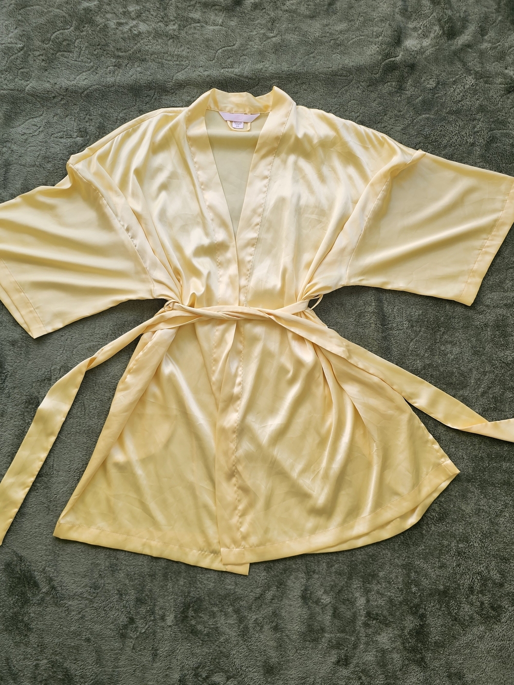 Soft Yellow Victoria's Secret Angels Short Robe Short Sleeve Pastel Elegant
